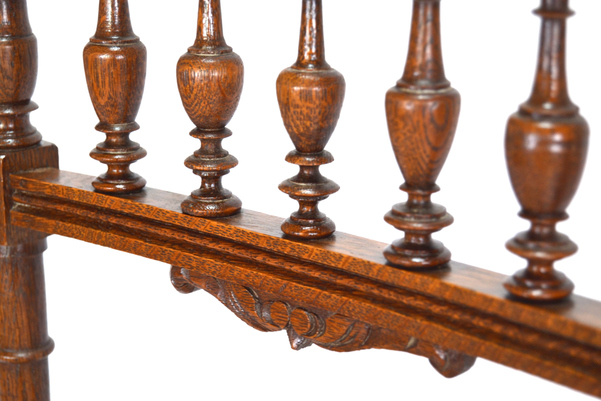 Schöner antiker flämischer Gründerzeitstuhl um 1890 Eiche mit sehr schöner geschnitzter Lehne