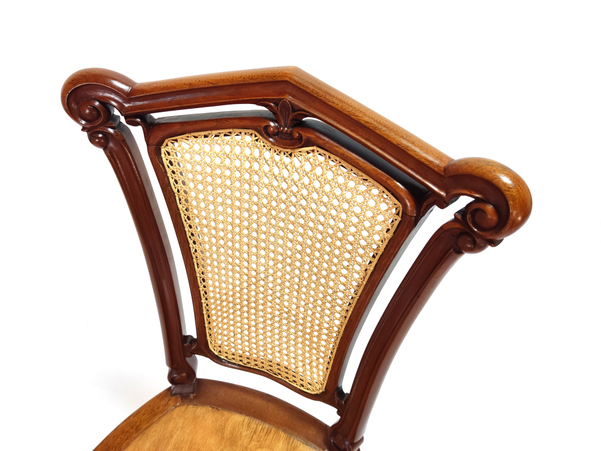 Sehr schöner restaurierter Louis-Philippe-Stuhl um 1860 Nussbaum